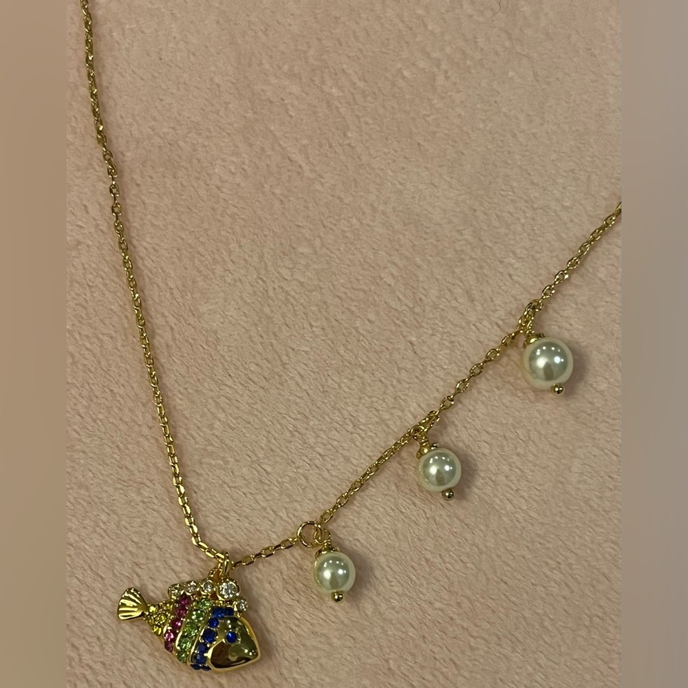 Kate Spade Gold Necklace with Multicolored Fish and Pearl Accents new with tag - Picture 2 of 5